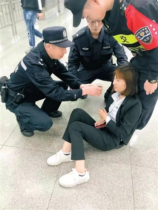 救助身體不適的乘客 救助身體不適的乘客