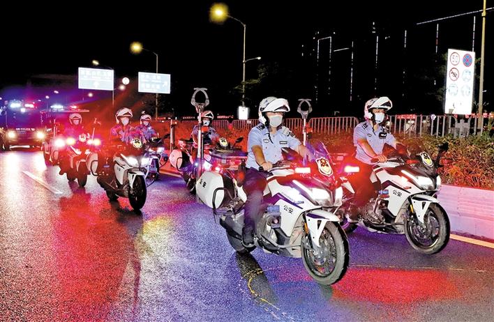 鳴警笛亮警燈大巡邏行動(dòng) 鳴警笛亮警燈大巡邏行動(dòng)