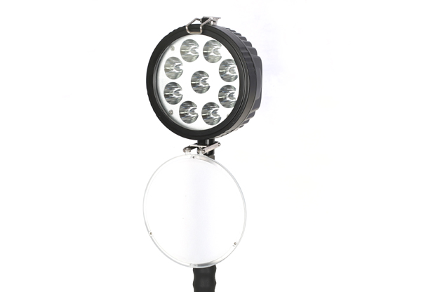 采用聚泛光設(shè)計的輕便移動燈 采用聚泛光設(shè)計的輕便移動燈