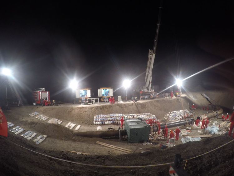 自動(dòng)裝卸移動(dòng)照明燈塔